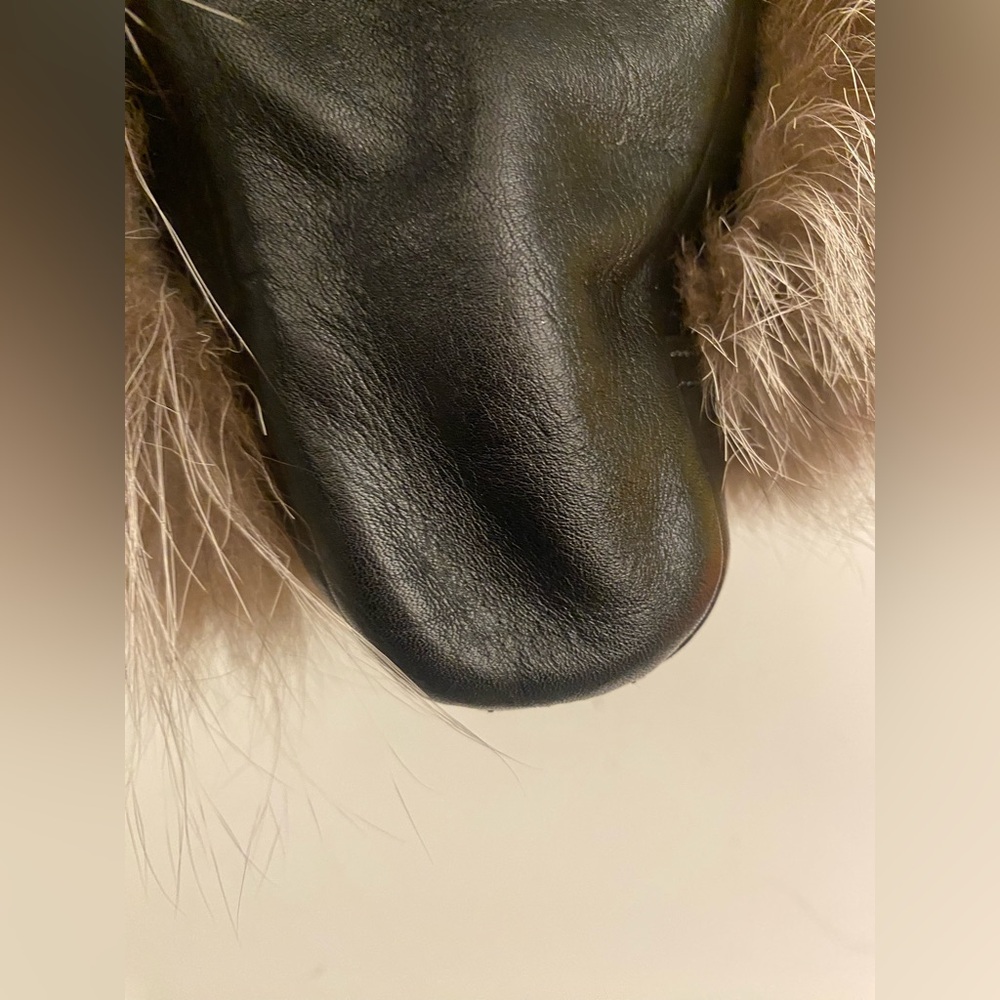 COACH LEGACY SILVER/BLACK WHITE FOX FUR CLUTCH w/TASSEL π (R$1,200) Like New - Picture 9 of 16